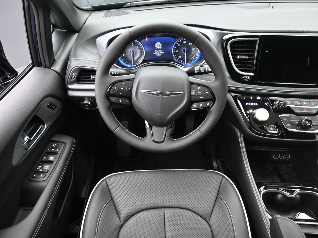 2025 Chrysler Pacifica Limited photo 9