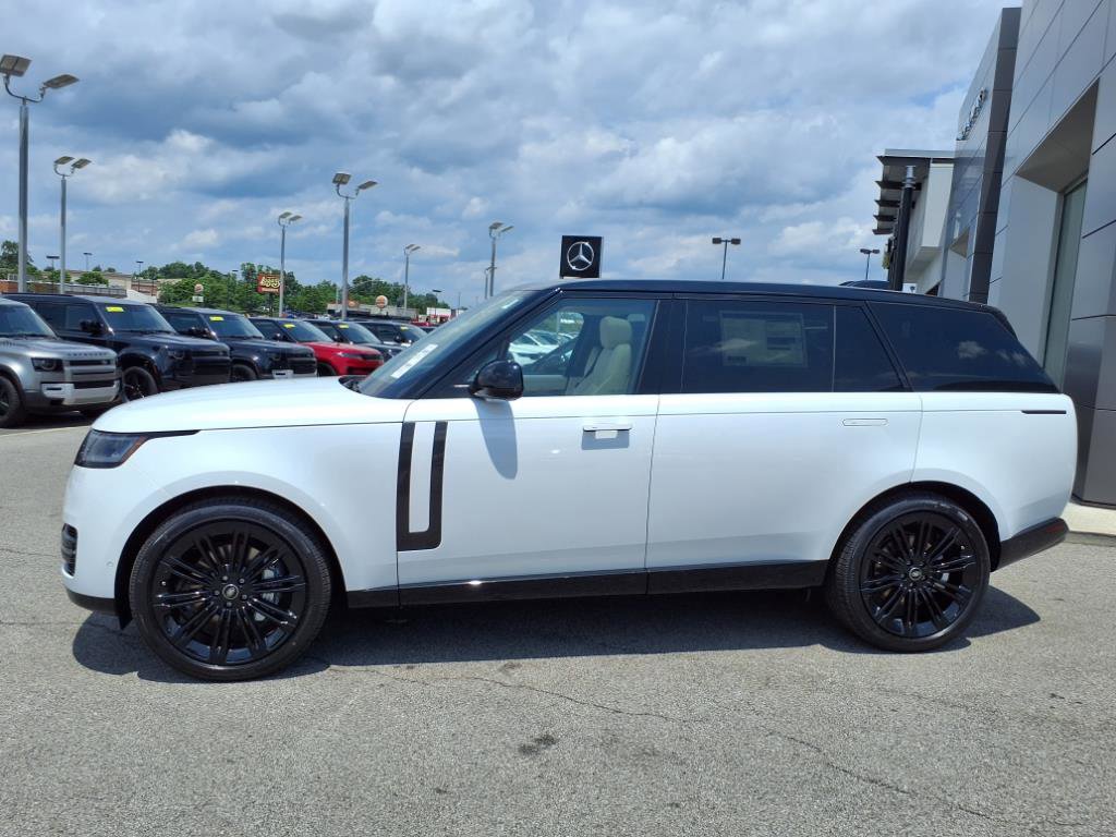 2025 Land Rover Range Rover SE photo 2