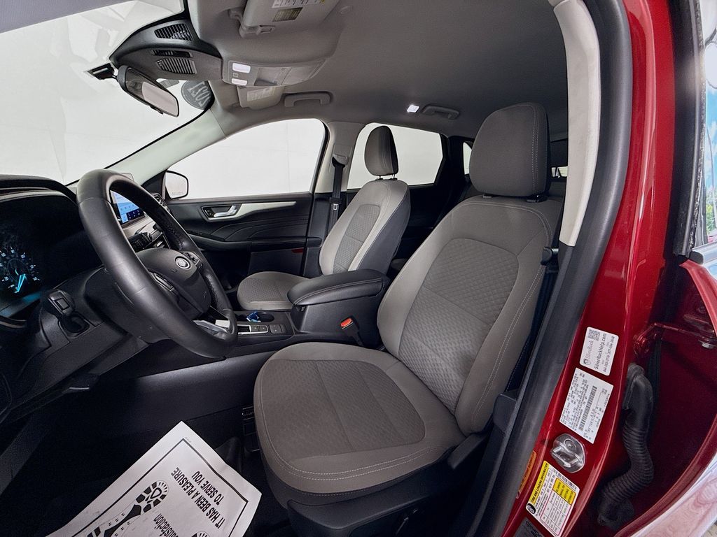 2021 Ford Escape SE photo 2