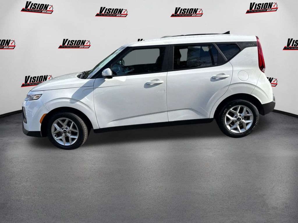 2022 Kia Soul LX photo 5