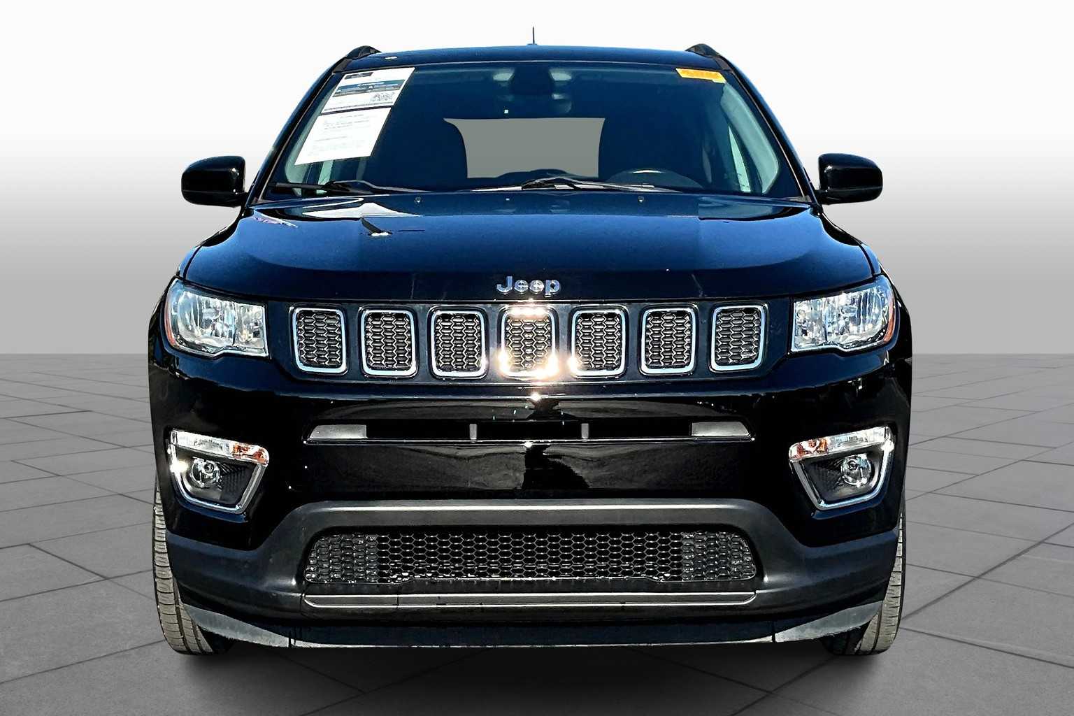 2017 Jeep Compass Latitude photo 3