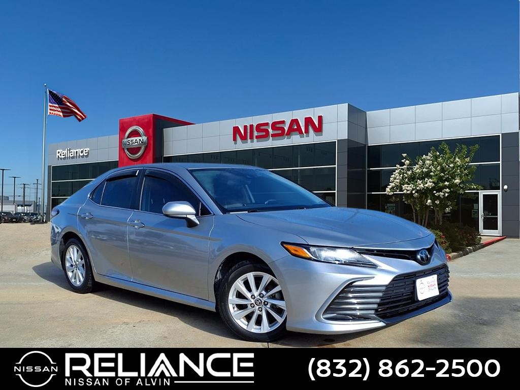 2023 Toyota Camry LE's photo