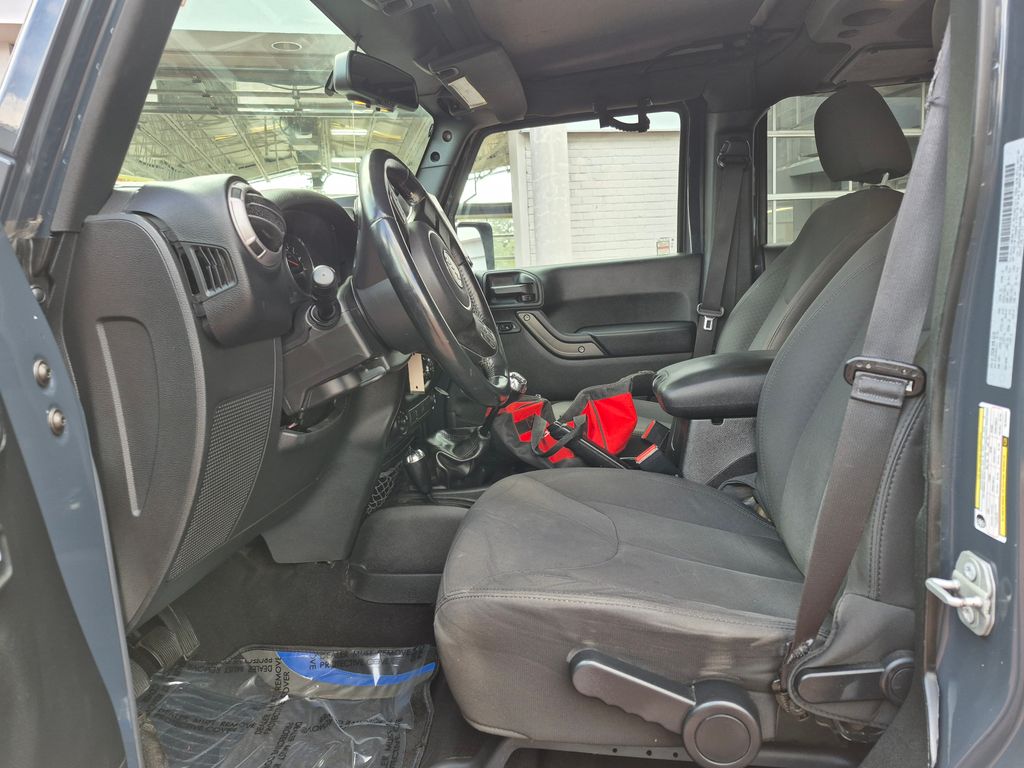 2016 Jeep Wrangler Unlimited Sport photo 2