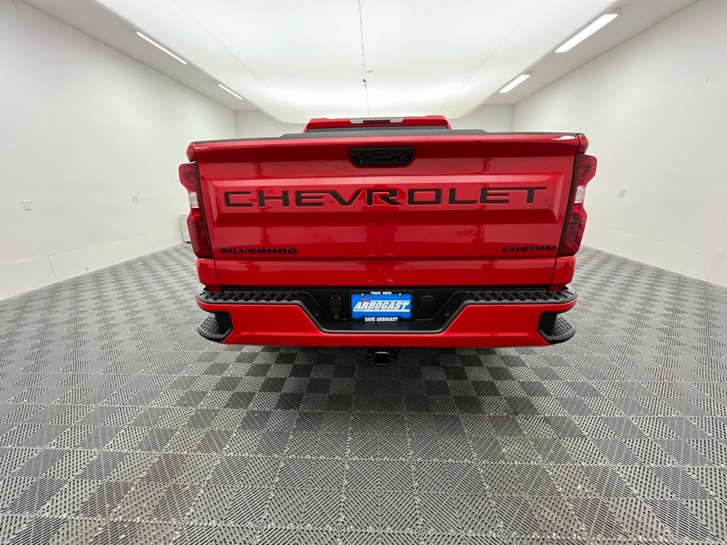 2022 Chevrolet Silverado 1500 Custom photo 3