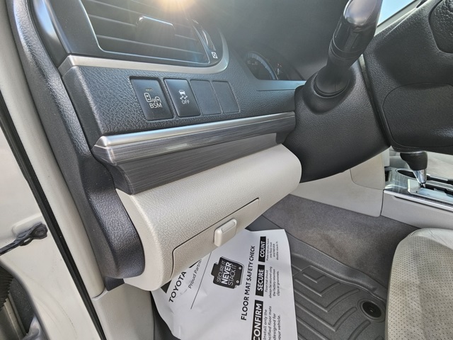2012 Toyota Camry Hybrid XLE photo 11
