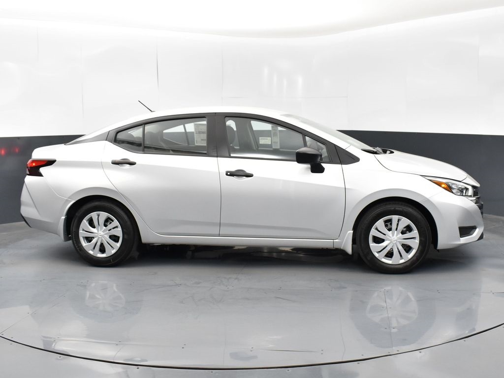 2025 Nissan Versa 1.6 S photo 8