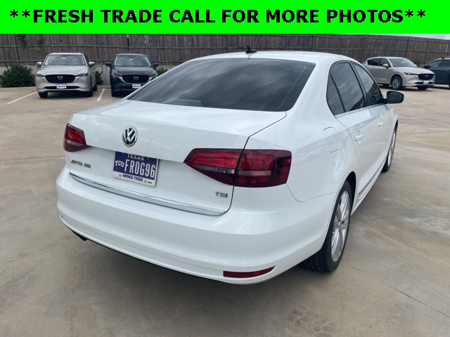 2017 Volkswagen Jetta 1.8T SEL photo 3