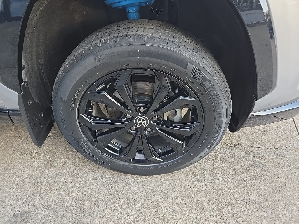 2022 Toyota RAV4 Hybrid XSE photo 24