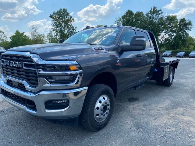 2025 Ram 3500 Tradesman photo 2