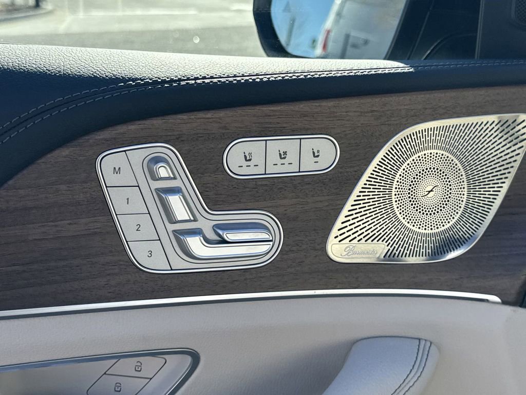 2025 Mercedes Benz GLS 450 4MATIC photo 11