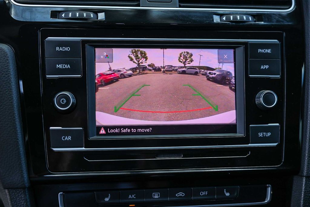 2019 Volkswagen Golf GTI S photo 4
