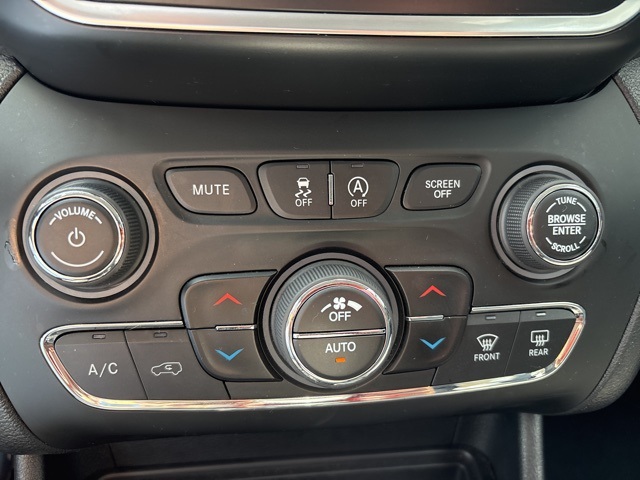 2021 Jeep Cherokee Latitude Lux photo 10