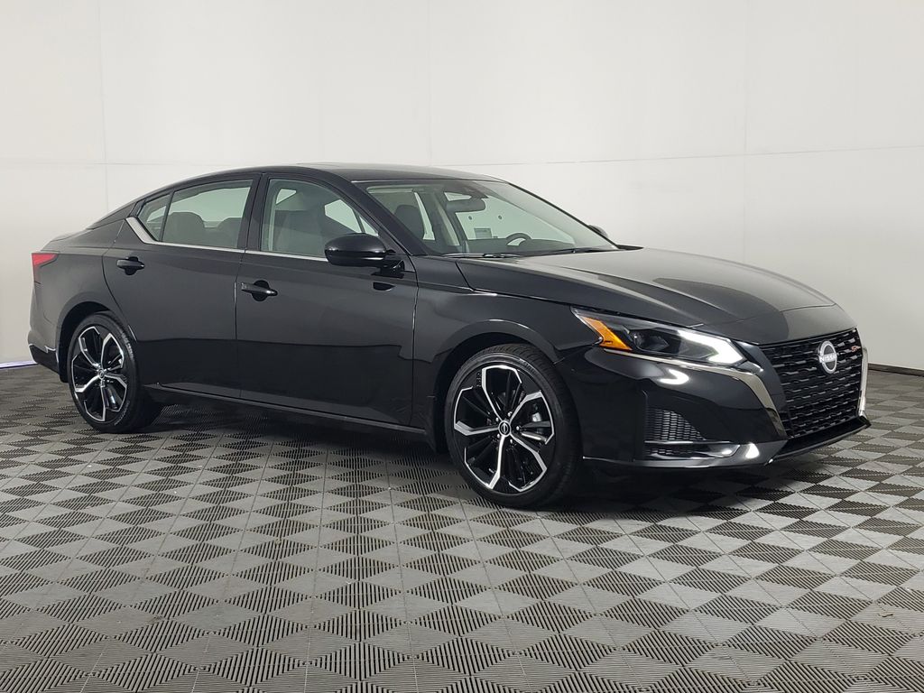 2025 Nissan Altima SR photo 2