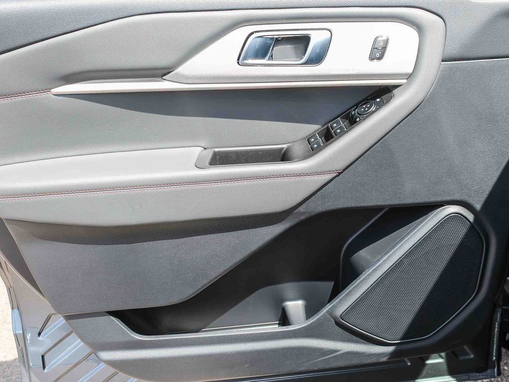2025 Ford Explorer photo 21