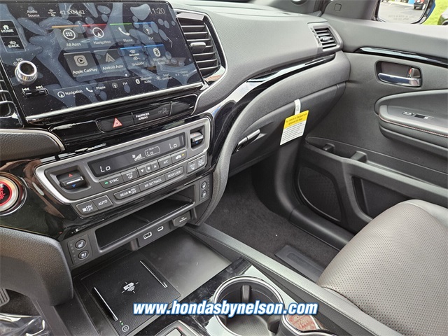 2025 Honda Ridgeline Black Edition photo 9