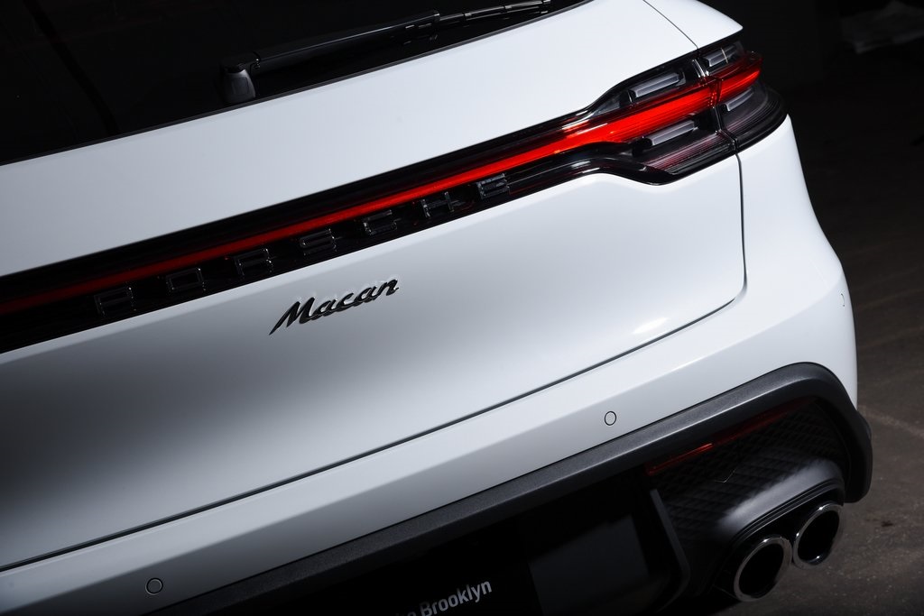 2026 Porsche Macan T photo 13