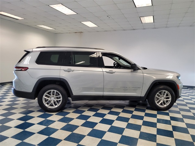 2023 Jeep Grand Cherokee Laredo photo 11