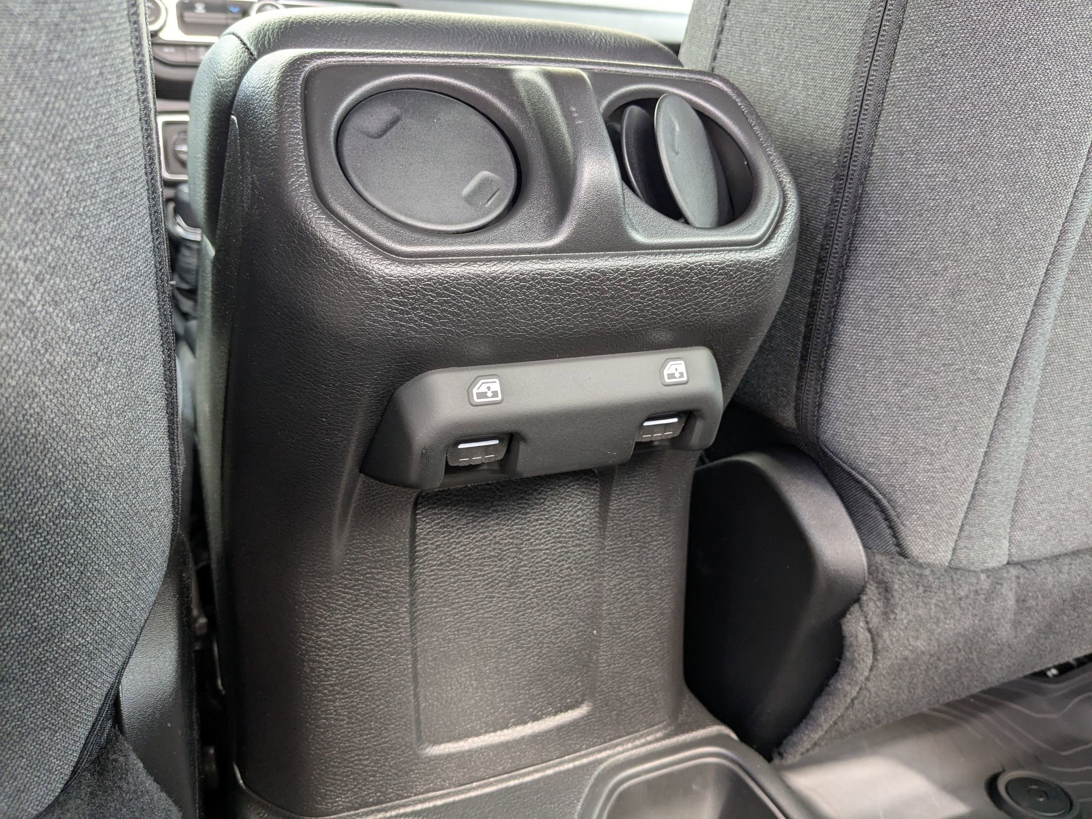 2025 Jeep Gladiator Sport photo 23