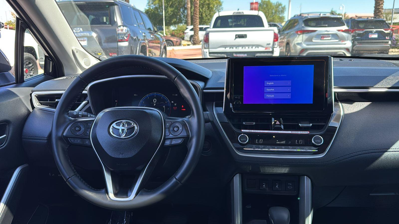 2025 Toyota Corolla Cross XLE photo 10