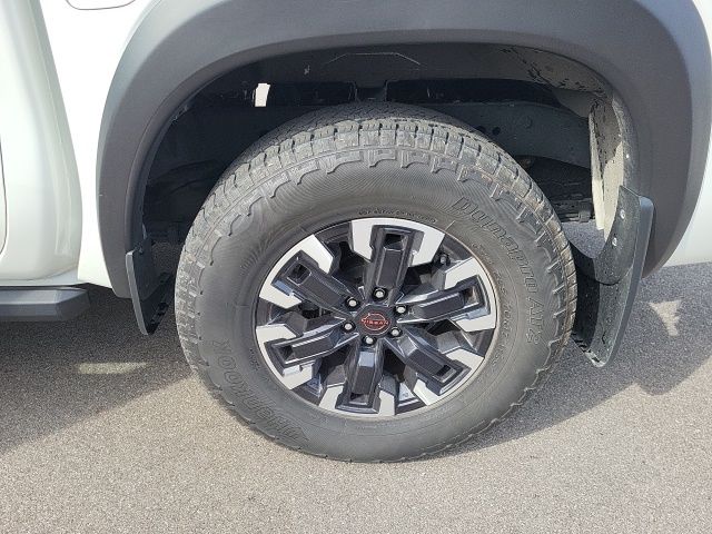 2022 Nissan Frontier Crew Cab photo 13