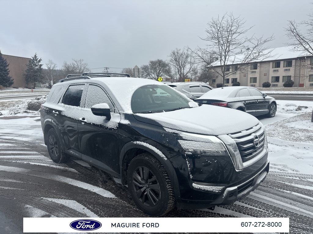 2022 Nissan Pathfinder SV