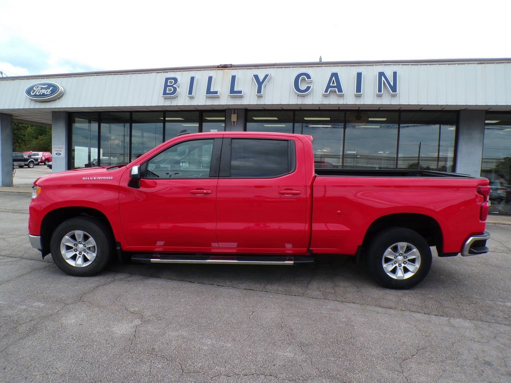 2024 Chevrolet Silverado 1500 LT photo 4