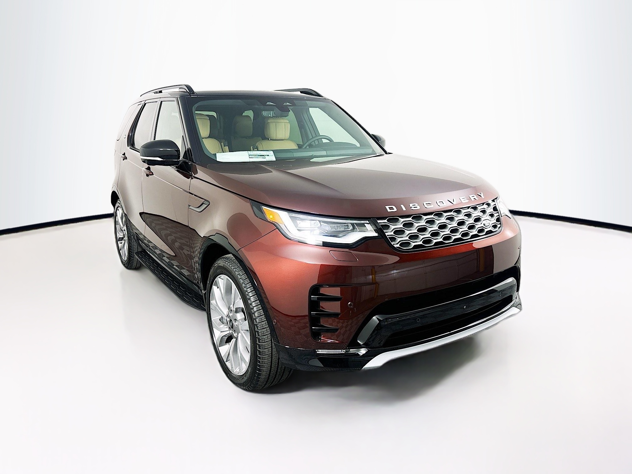 2026 Land Rover Discovery photo 2