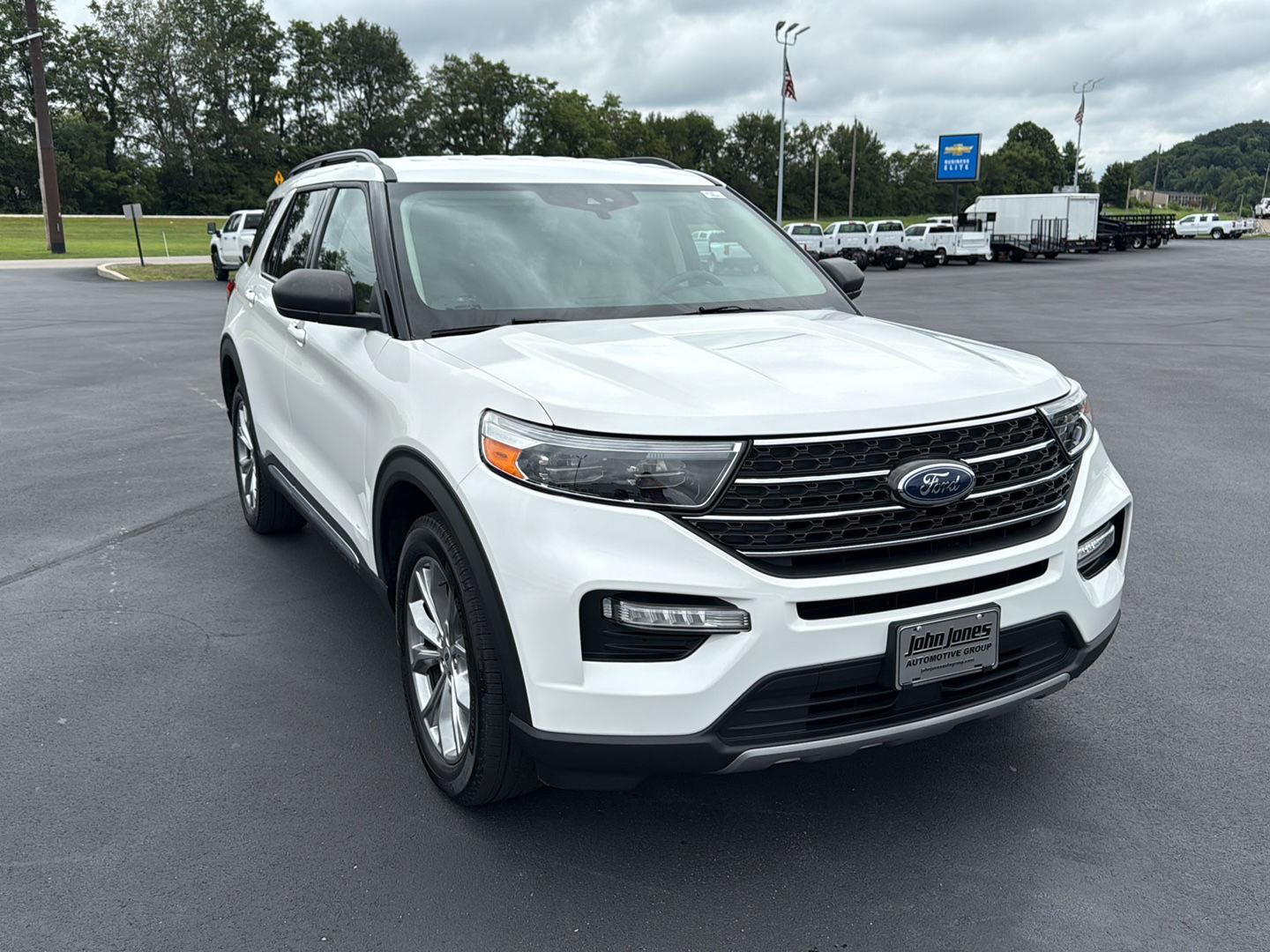 2022 Ford Explorer XLT photo 2