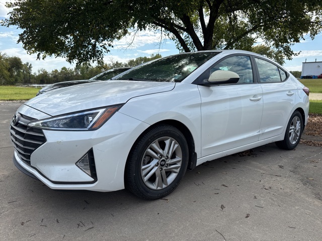 2020 Hyundai Elantra SEL photo 2