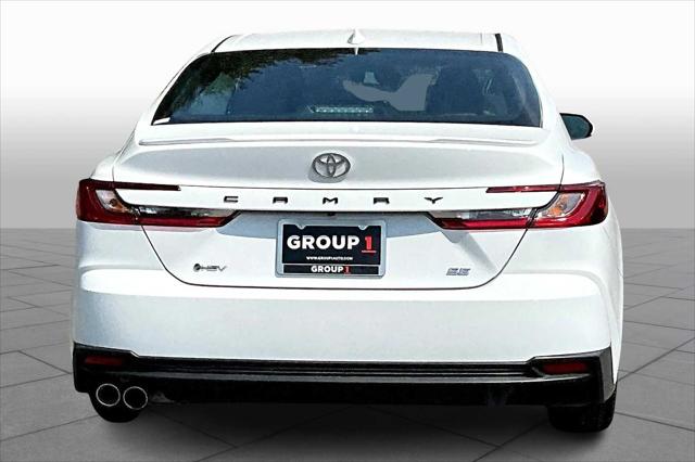 2025 Toyota Camry SE photo 4