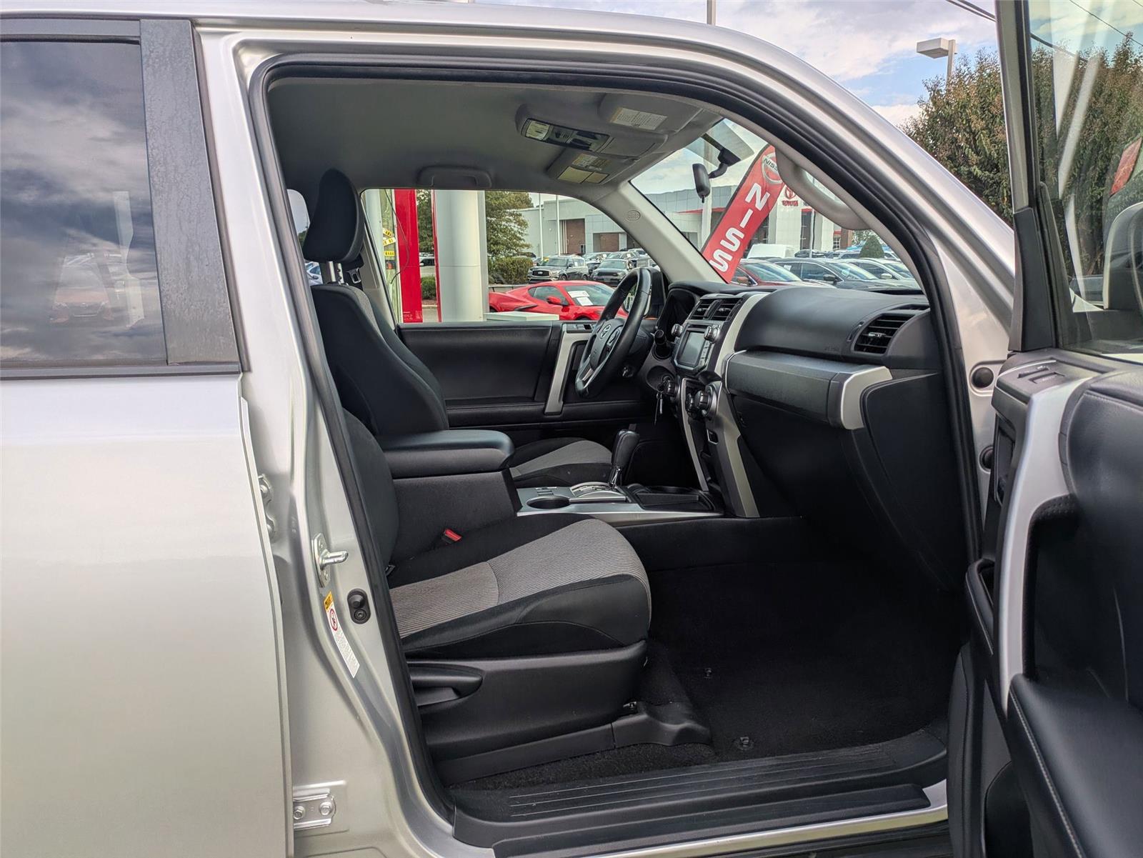 2018 Toyota 4Runner Limited SR5 Premium photo 29