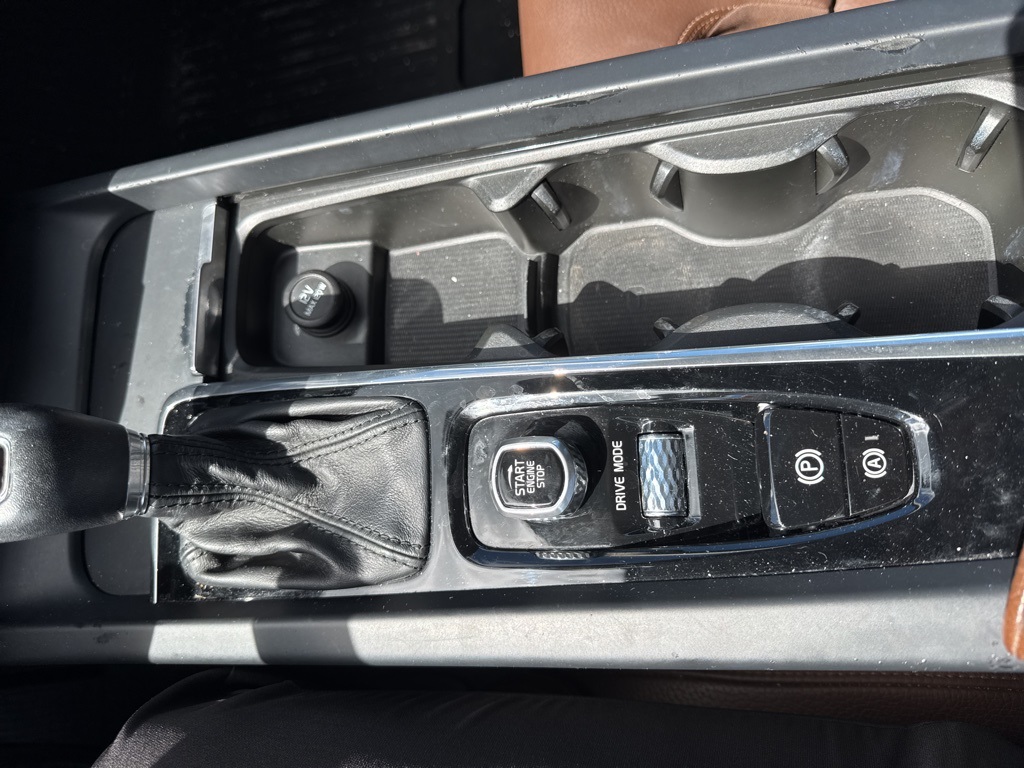 2019 Volvo XC60 T5 Momentum photo 16