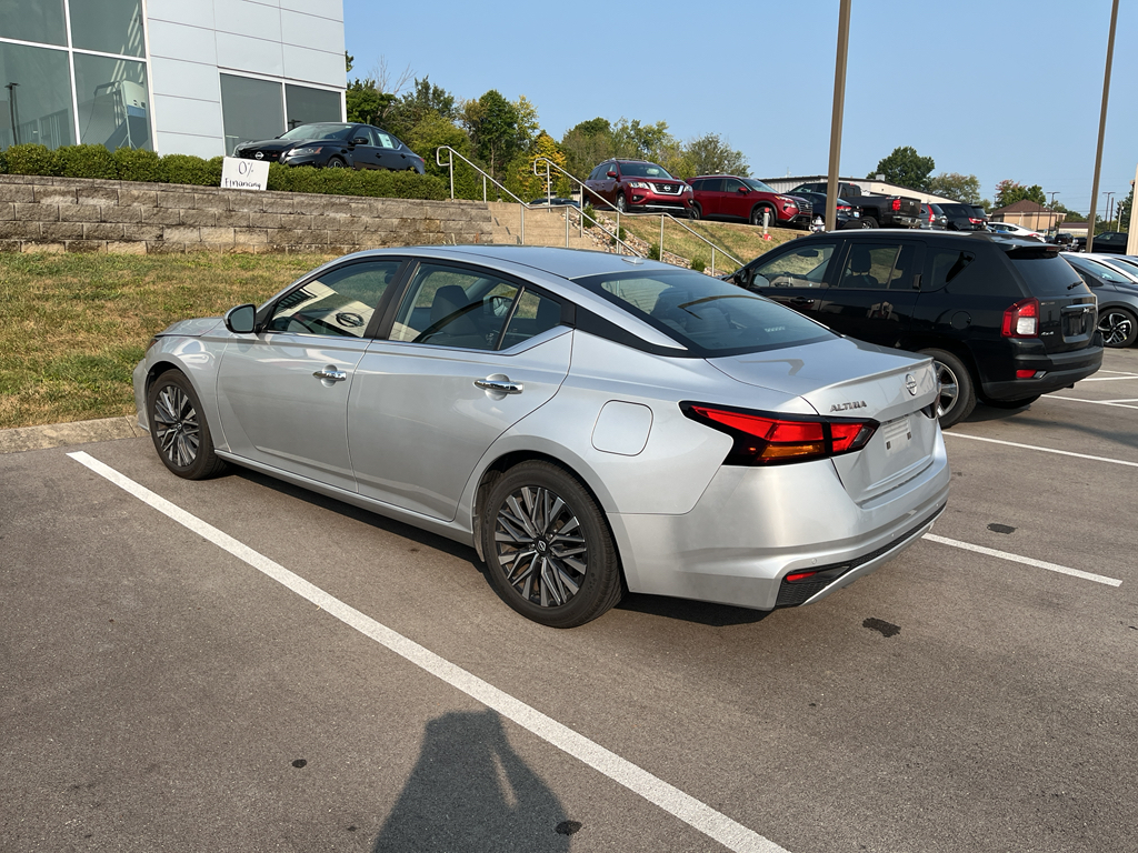 2023 Nissan Altima 2.5 SV photo 4