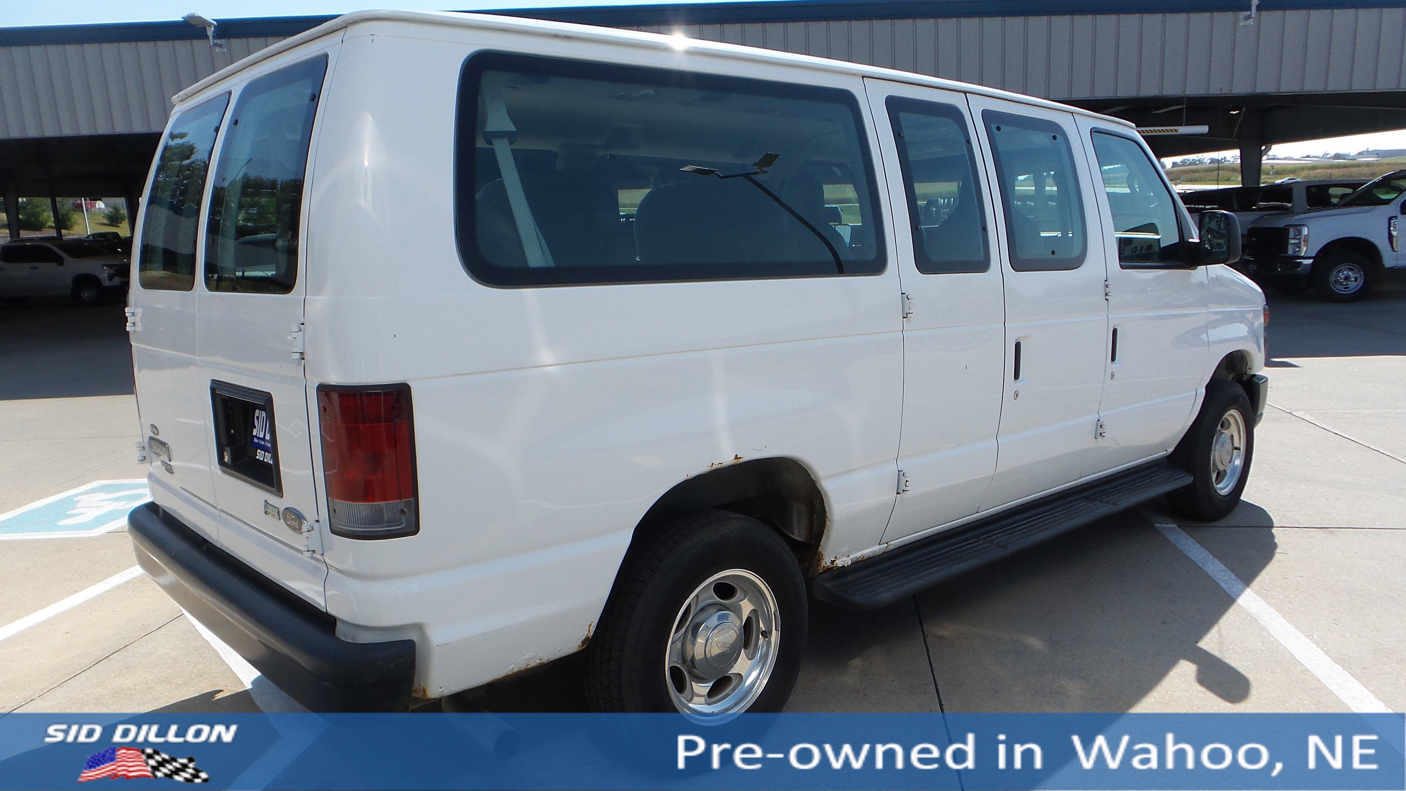 2011 Ford E-350 photo 4
