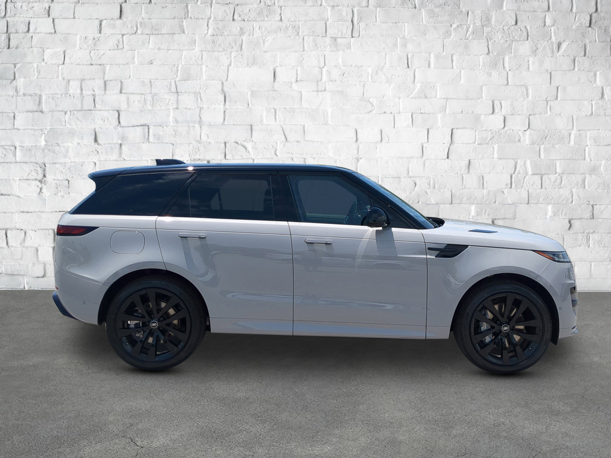 2025 Land Rover Range Rover Sport SE photo 4