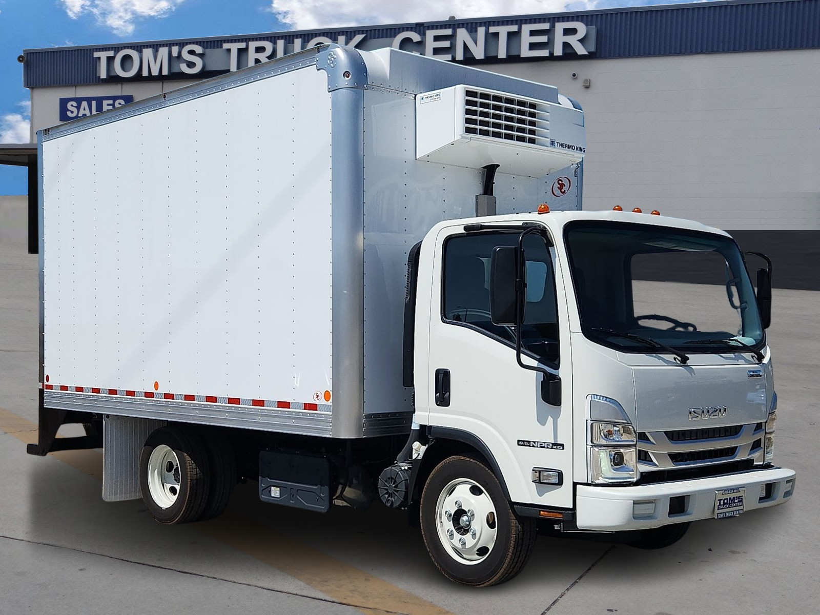 2024 Isuzu NPR HD's photo