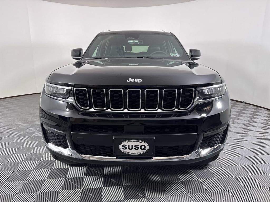 2025 Jeep Grand Cherokee Limited photo 2
