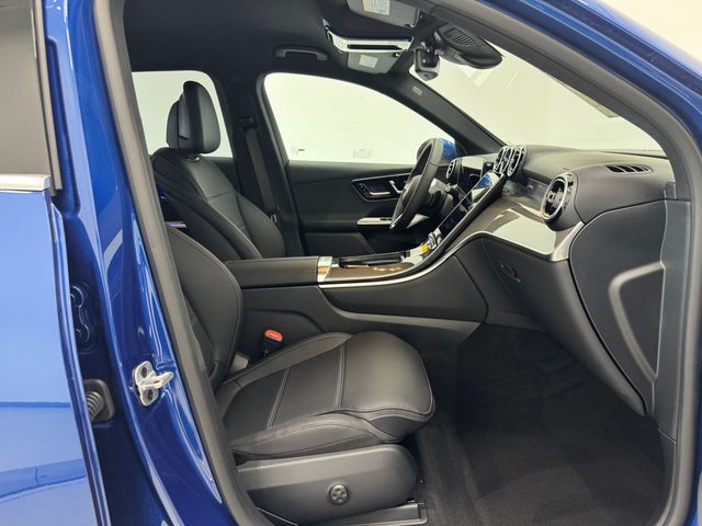 2025 Mercedes Benz GLC 300 photo 17