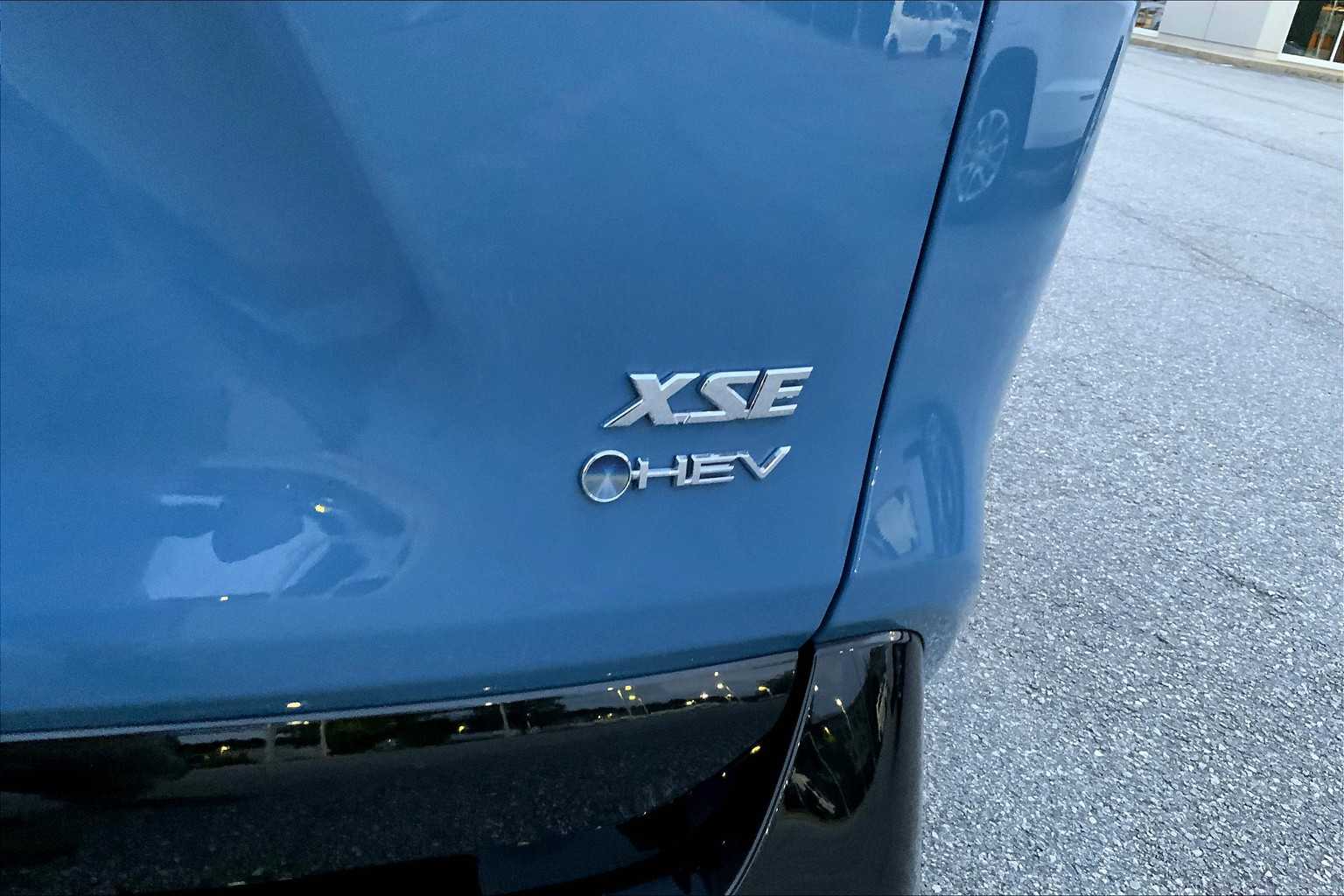 2025 Toyota RAV4 Hybrid XSE photo 9