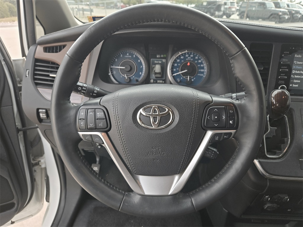 2019 Toyota Sienna Limited Premium photo 13
