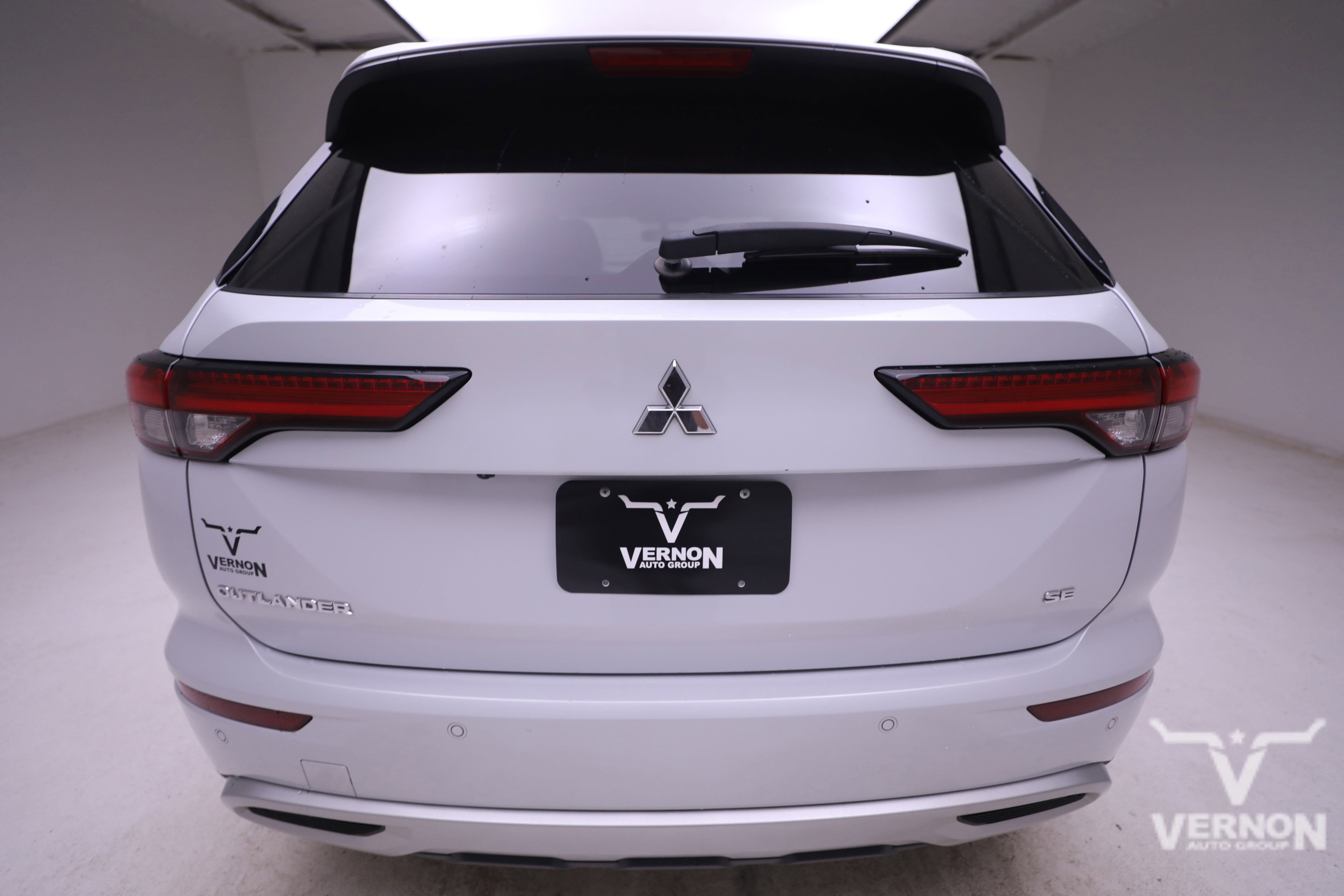 2024 Mitsubishi Outlander SE photo 3