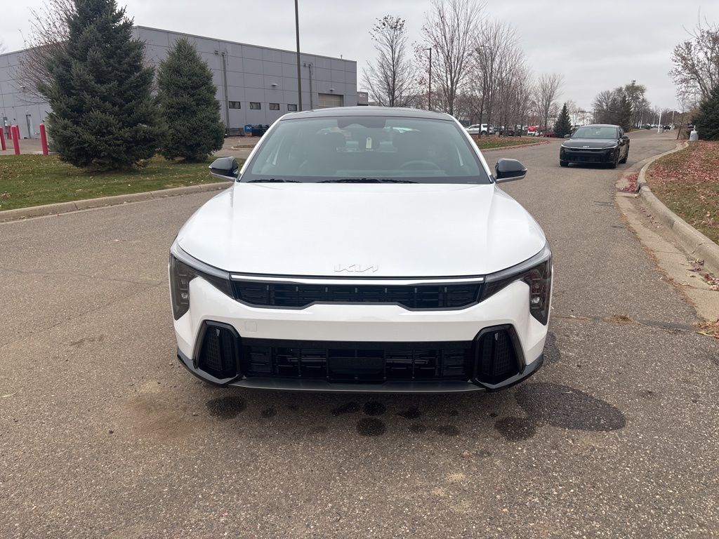 2025 Kia K4 GT-Line photo 3