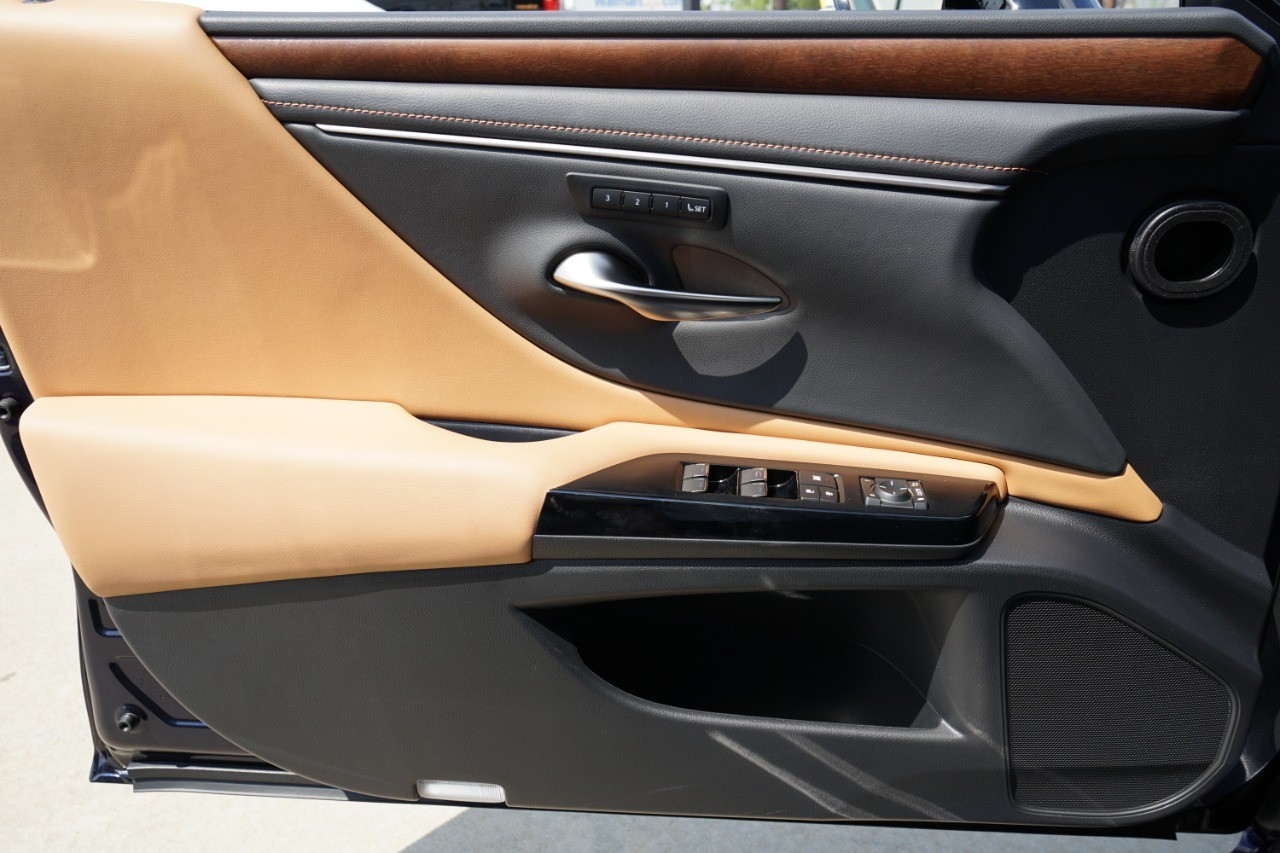 2025 Lexus ES 350 photo 20