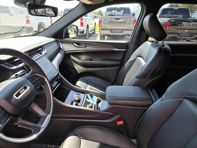 2025 Jeep Grand Cherokee Limited photo 19