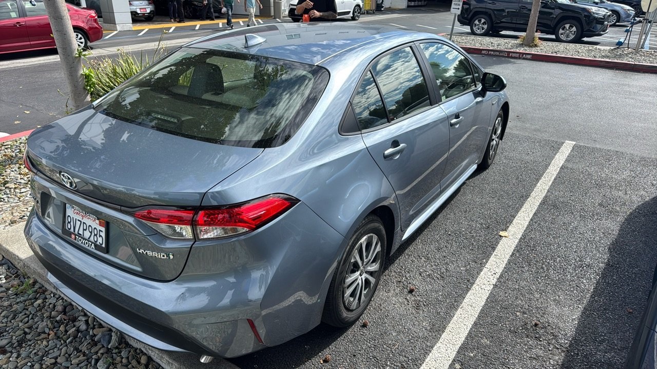 2021 Toyota Corolla LE photo 2