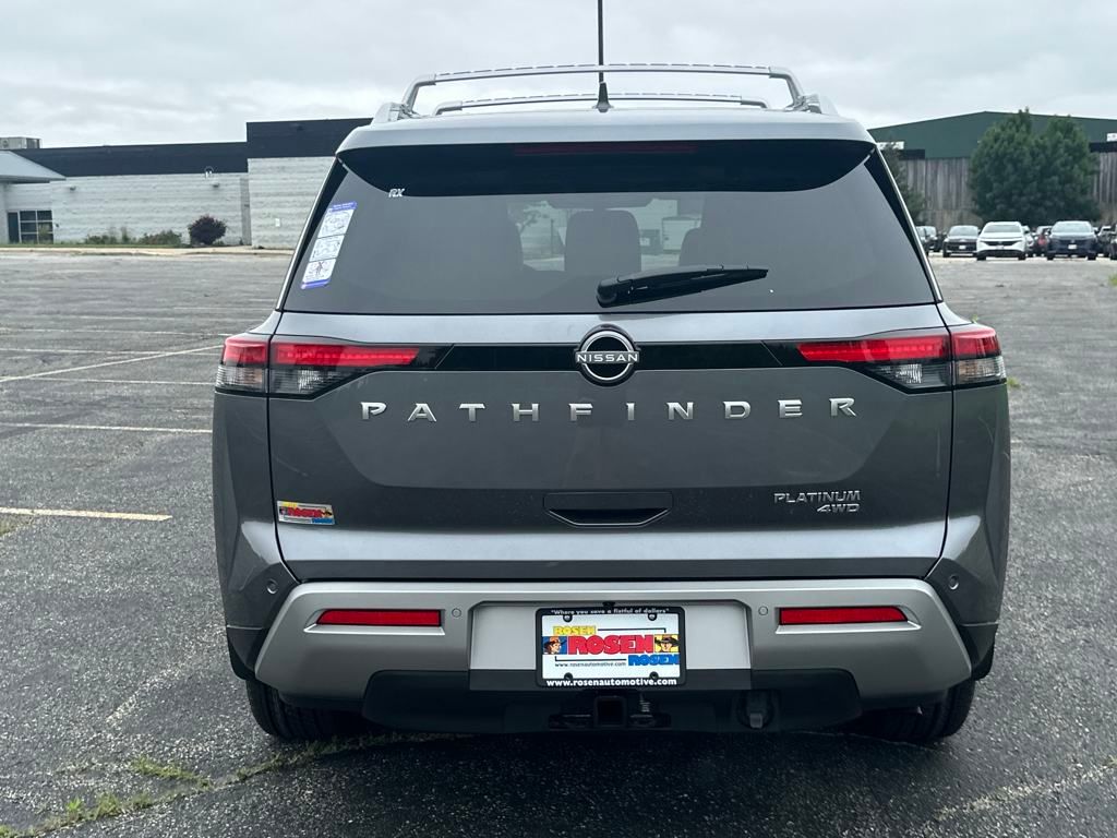 2025 Nissan Pathfinder Platinum photo 4