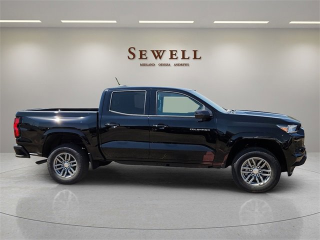 2024 Chevrolet Colorado LT photo 2