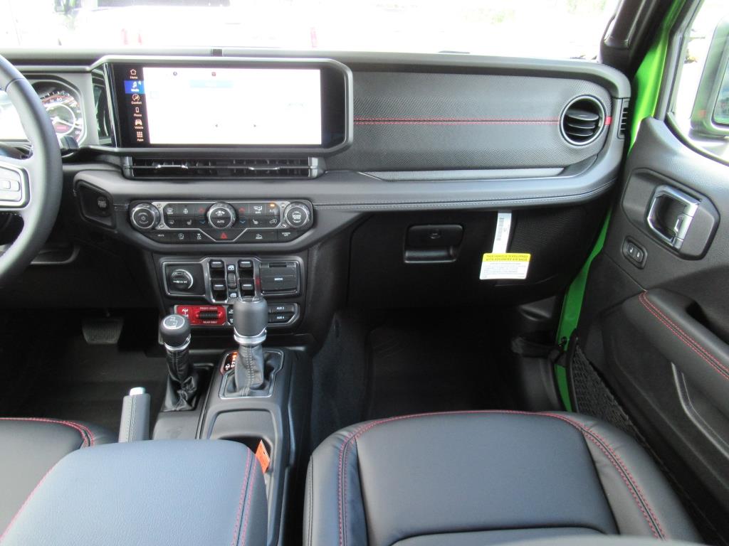 2025 Jeep Wrangler Rubicon photo 13