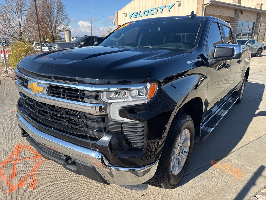2024 Chevrolet Silverado 1500 LT photo 2