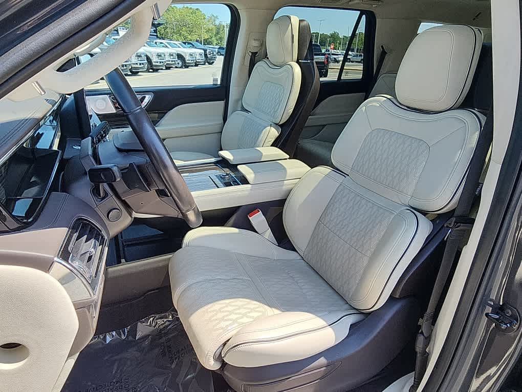 2022 Lincoln Navigator Black Label photo 11
